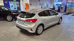 HWP38C · Ford Focus 2019 diesel-halvkombi förarplats interiör — Transport Bil Syd Skåne