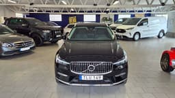 TLU149 · Volvo XC60 2023 hybrid-suv från sidan — Transport Bil Syd Skåne