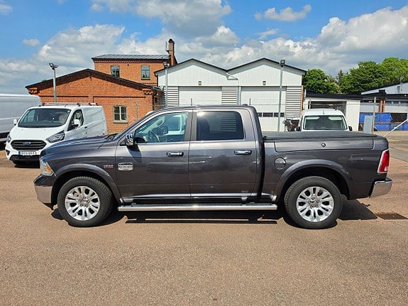YFZ724 · RAM 1500 2018 bensin-transportbil - skåp från sidan — Transport Bil Syd Skåne
