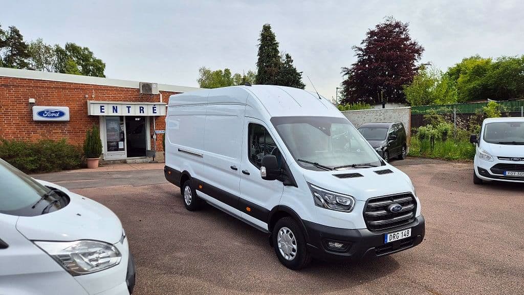 DRG14B · Ford Transit 350 2023 diesel-transportbil - skåp framifrån — Transport Bil Syd Skåne