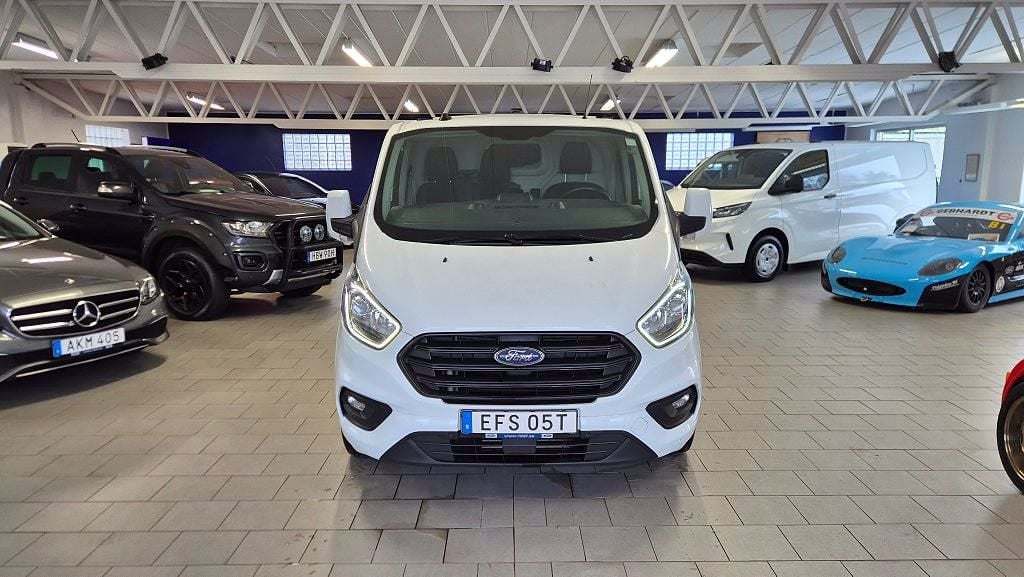EFS05T · Ford Transit Custom 2022 diesel-transportbil - skåp bakifrån — Transport Bil Syd Skåne