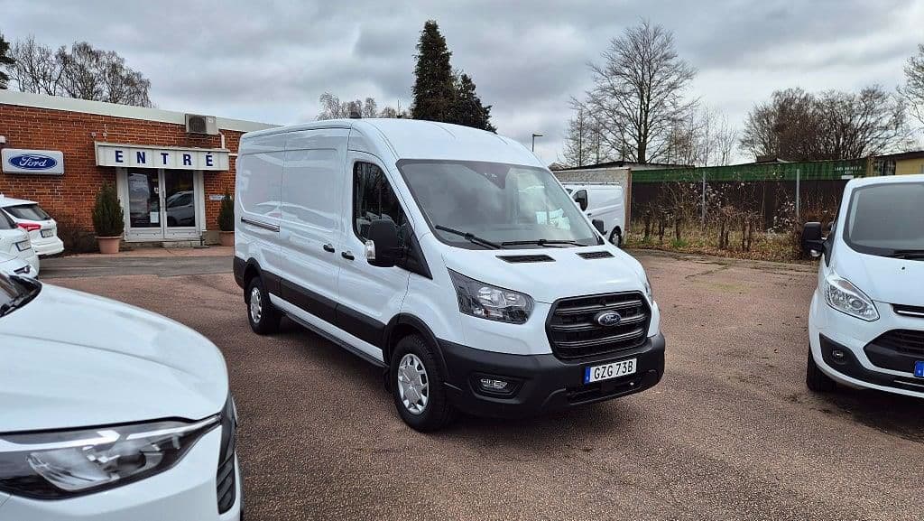GZG73B · Ford Transit 350 2024 diesel-transportbil - skåp framifrån — Transport Bil Syd Skåne